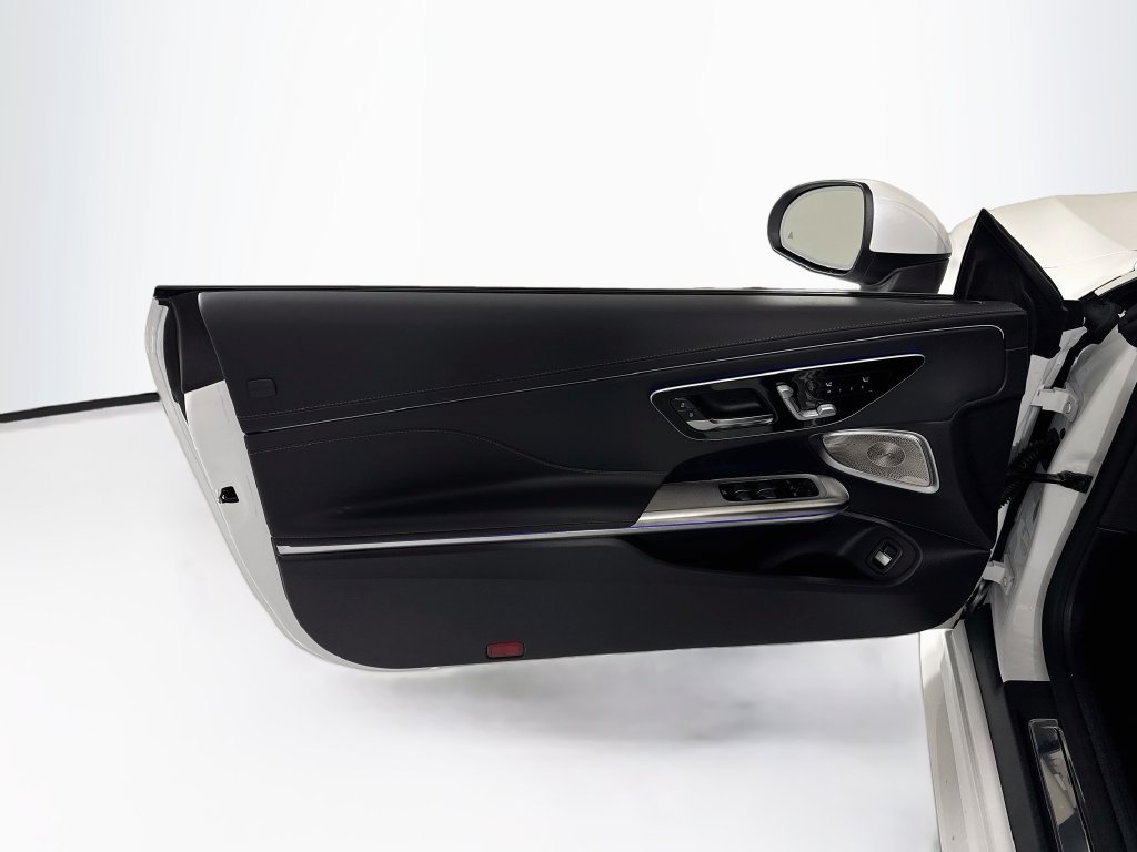 New 2027 MANUFAKTUR Moonlight White Metallic Mercedes-Benz CLE 53 AMG® image 23