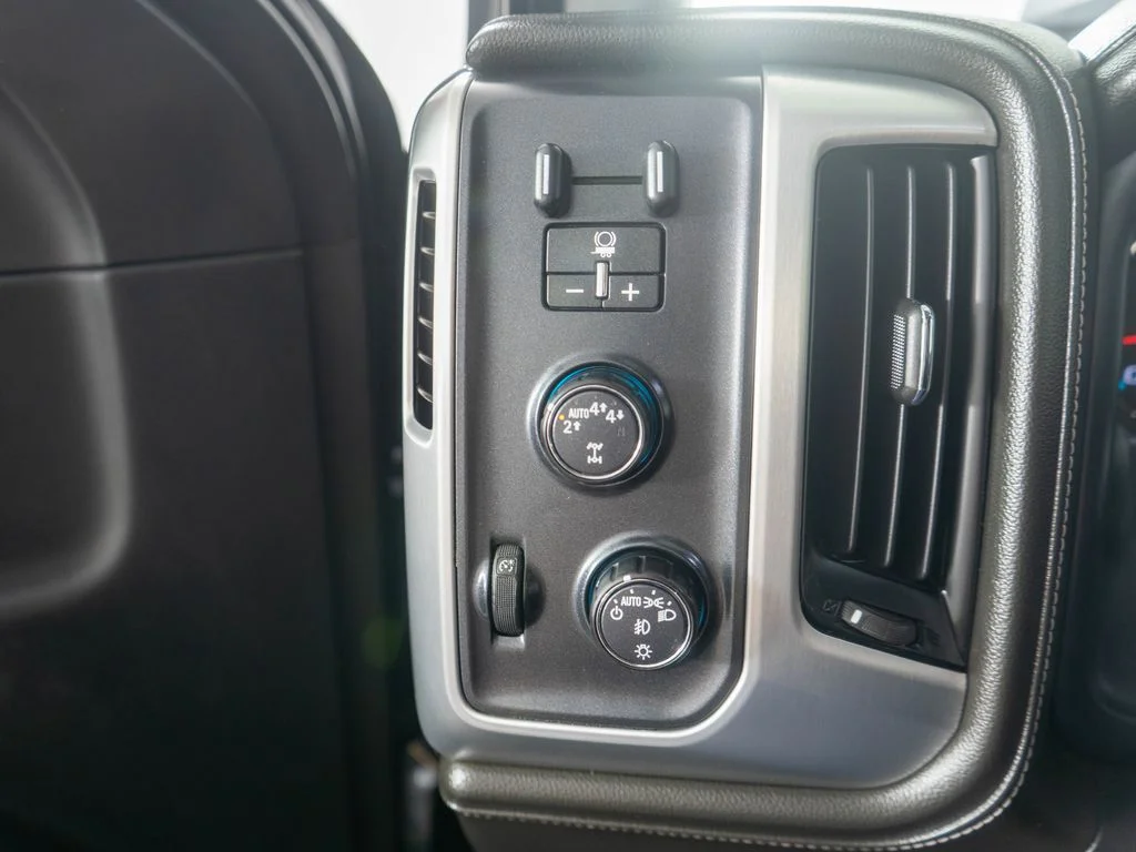 Used 2018 Gray GMC SLT image 23