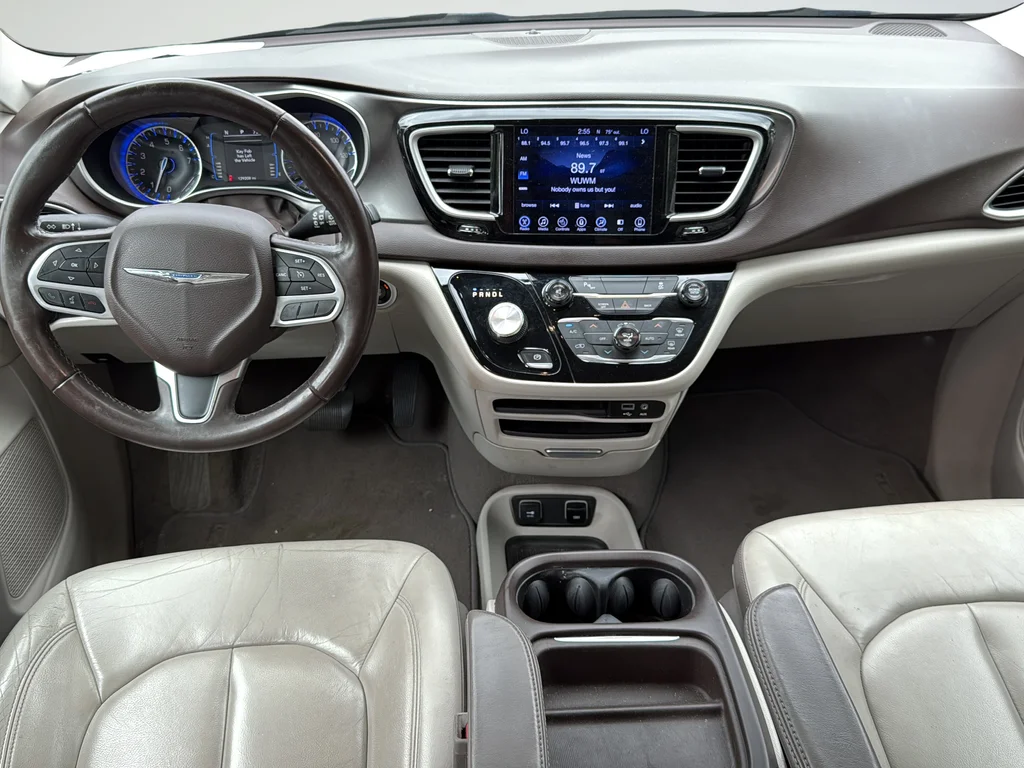 Used 2017 White Chrysler Touring L image 9