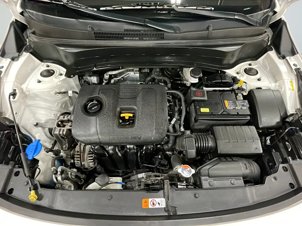 Used 2024 White Kia S image 40