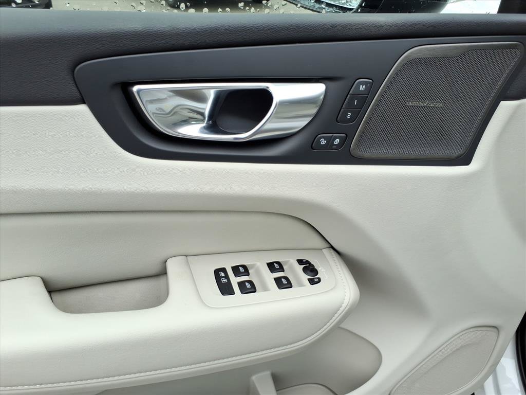New 2026 Crystal White Metallic Volvo Ultra image 13