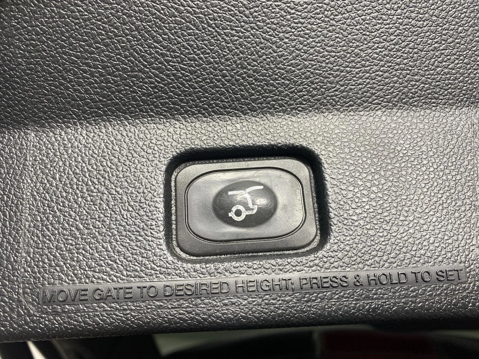 Used 2018 Shadow Black Ford XLT image 39
