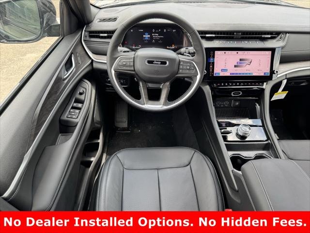 New 2026 Diamond Black Crystal Pearl-Coat Exterior Paint Jeep Limited image 13