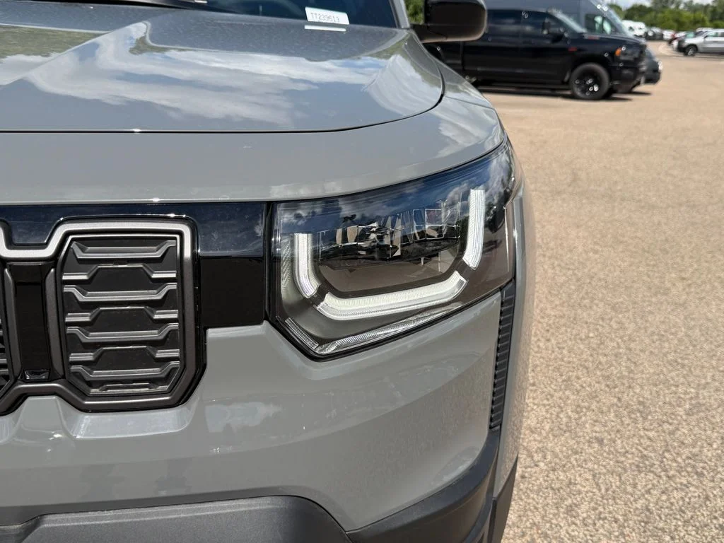 New 2026 Sting-Gray Clear-Coat Exterior Paint Jeep Laredo image 3