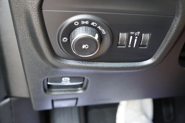 Certified Used 2022 Silver Jeep Limited image 27