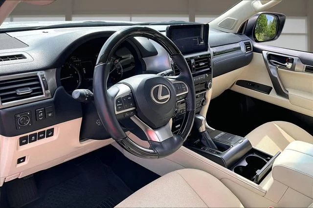 Used 2023 White Lexus 460 image 13