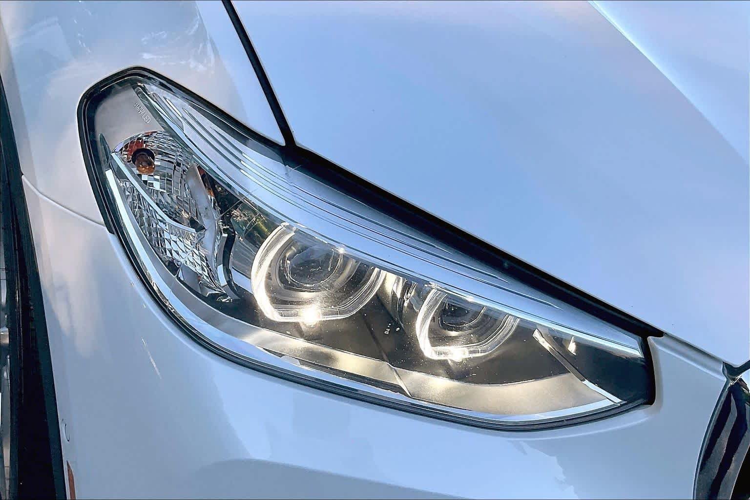 Used 2021 Mineral White Metallic BMW xDrive30e image 26