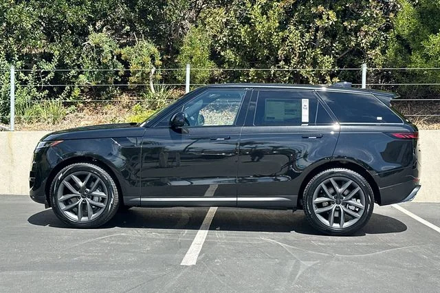 New 2026 Santorini Black Land Rover SE image 2