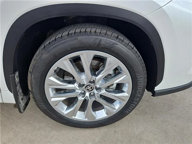 Used 2025 Wind Chill Pearl Toyota Limited All-Wheel Drive image 7