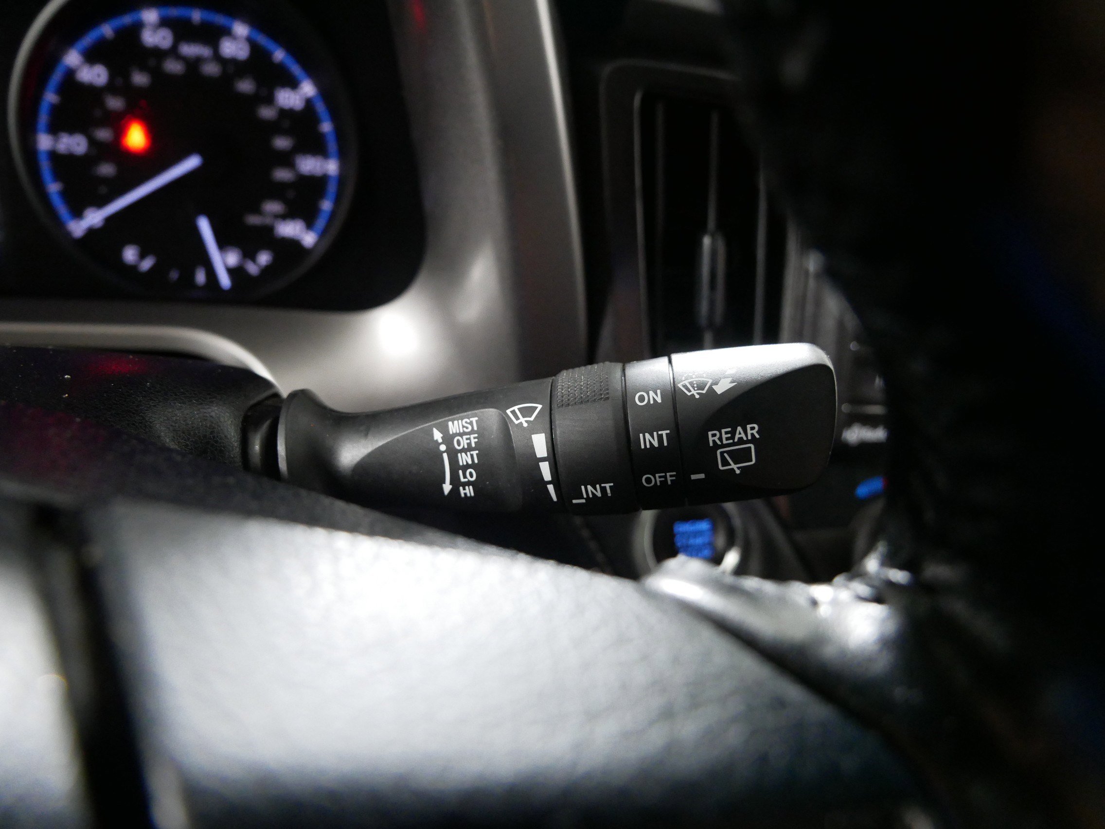Used 2018 Super White Toyota XLE image 32
