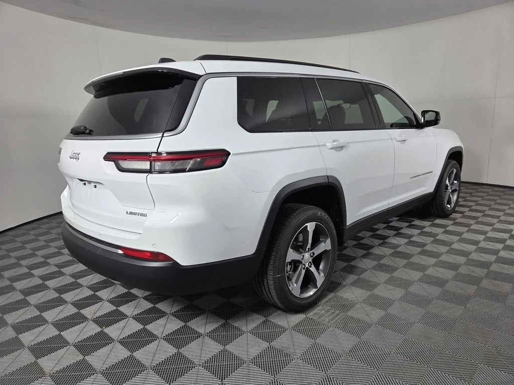 New 2026 Bright White Clear-Coat Exterior Paint Jeep Limited image 5