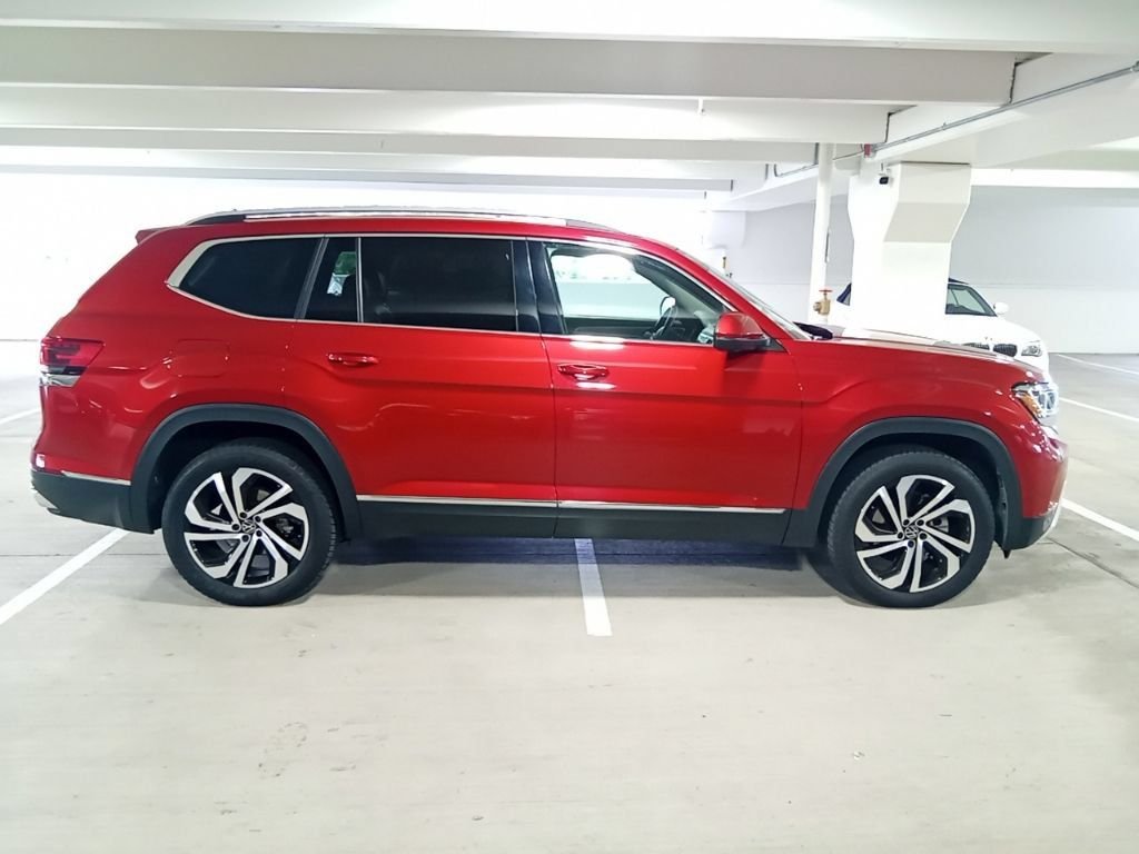 Used 2021  Volkswagen SEL Premium image 4