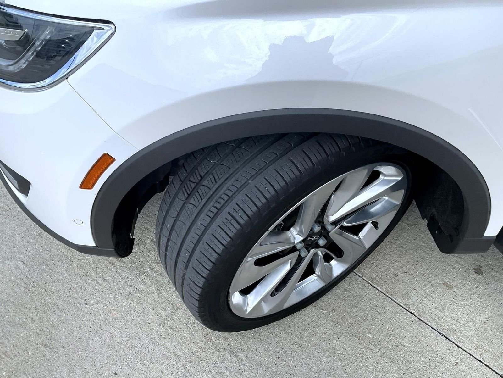 Used 2018 White Lincoln Reserve image 23
