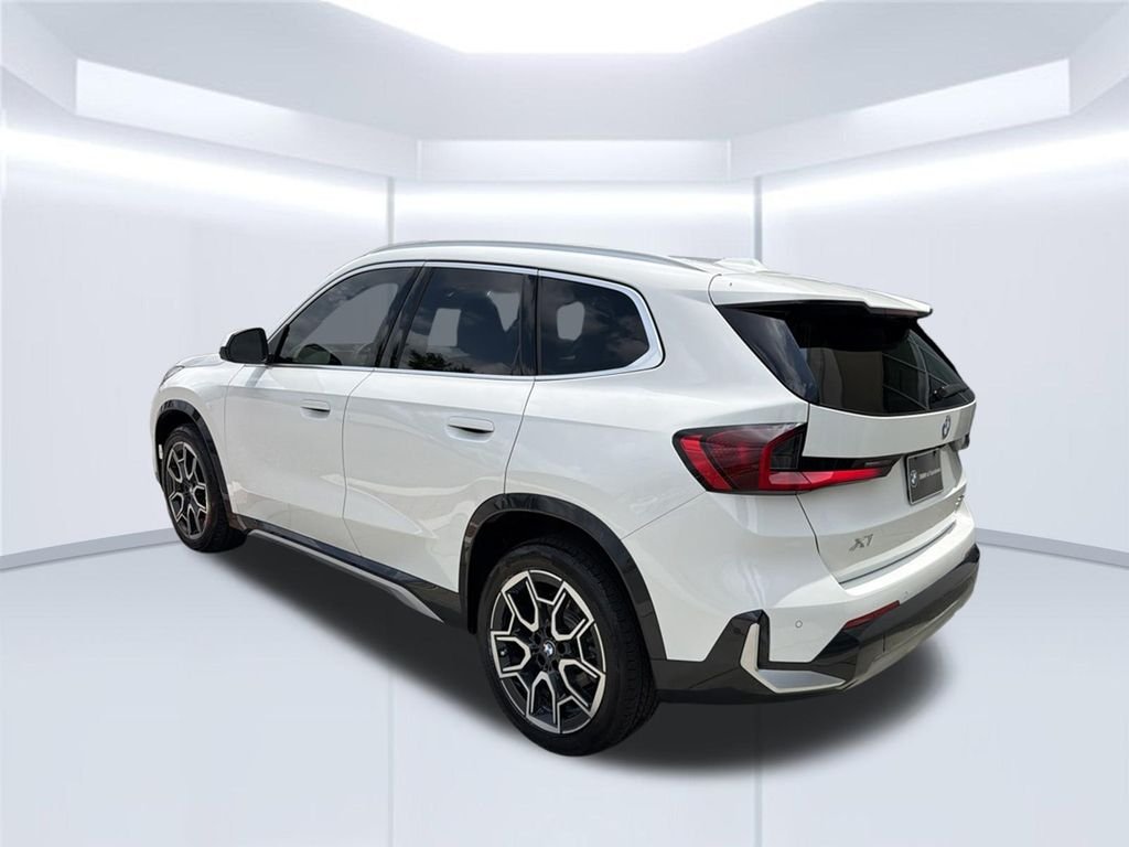 Used 2025 White BMW xDrive28i image 5