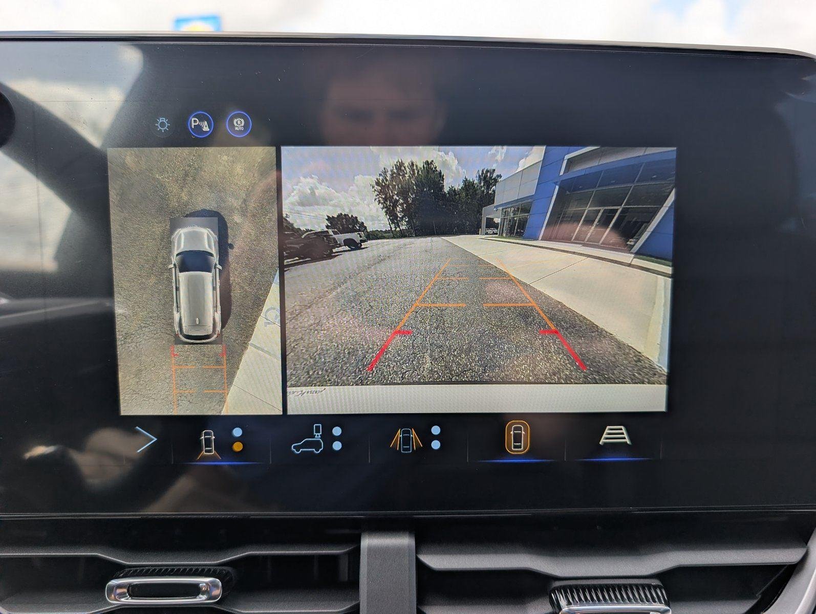 2027 Chevrolet Equinox LT - Photo 15