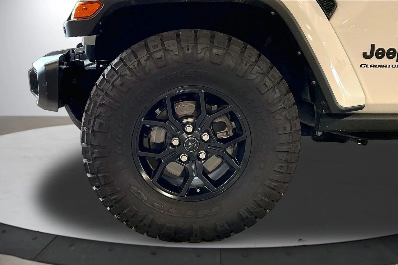 Used 2024 White Jeep Willys image 31