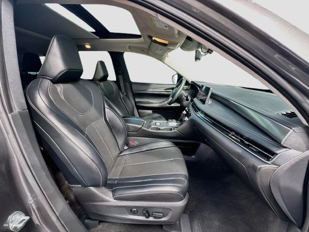 Certified Used 2023 Gray INFINITI LUXE image 32