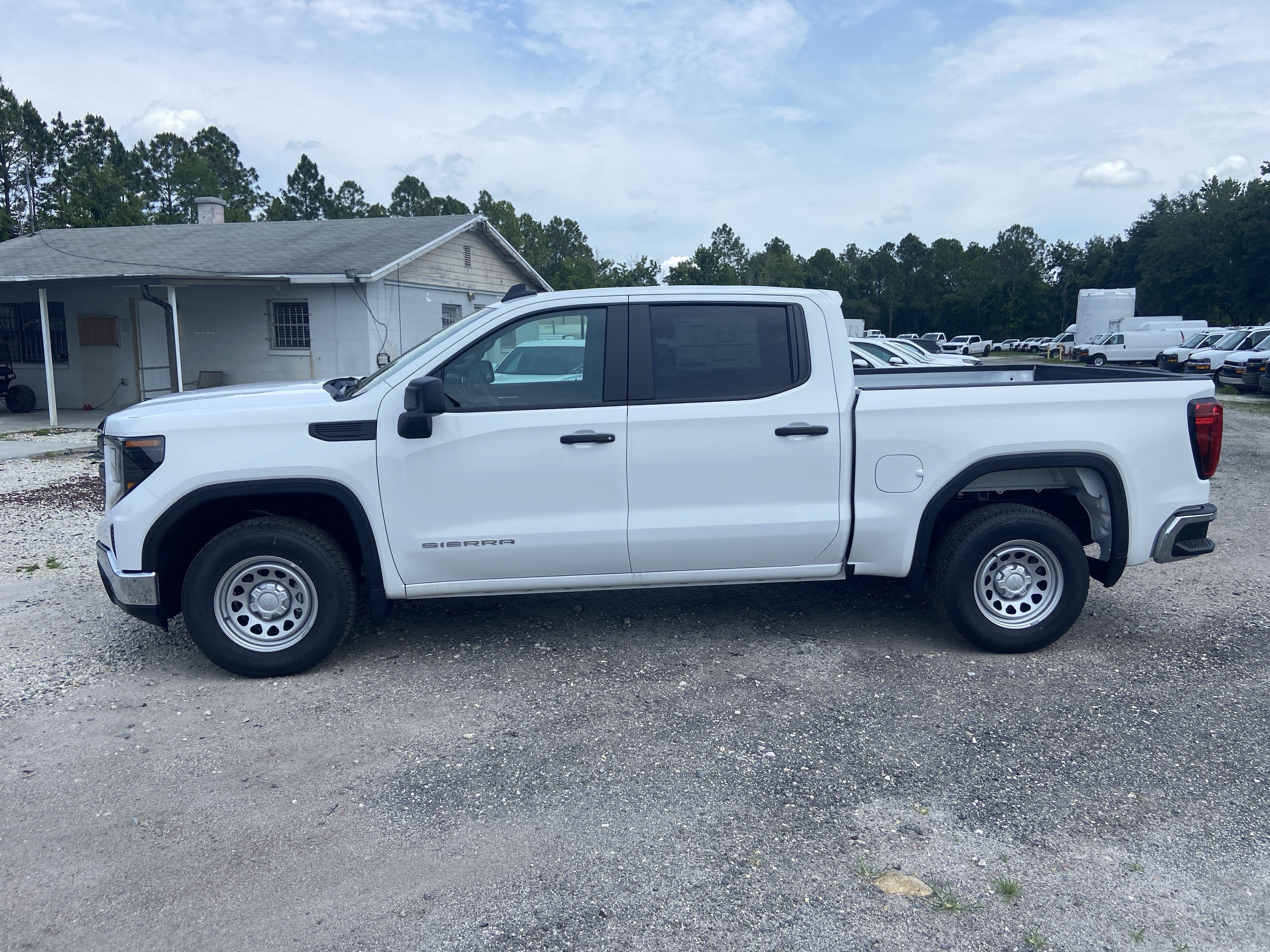 New 2026 Summit White GMC Pro image 2