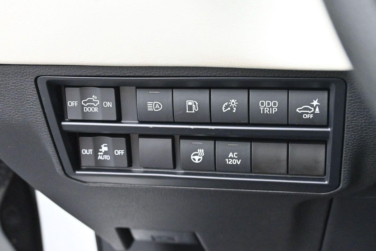 Used 2023 White Toyota Capstone Hybrid image 21