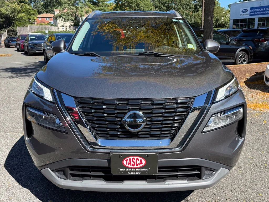 Used 2021 Gun Metallic Nissan SV image 3