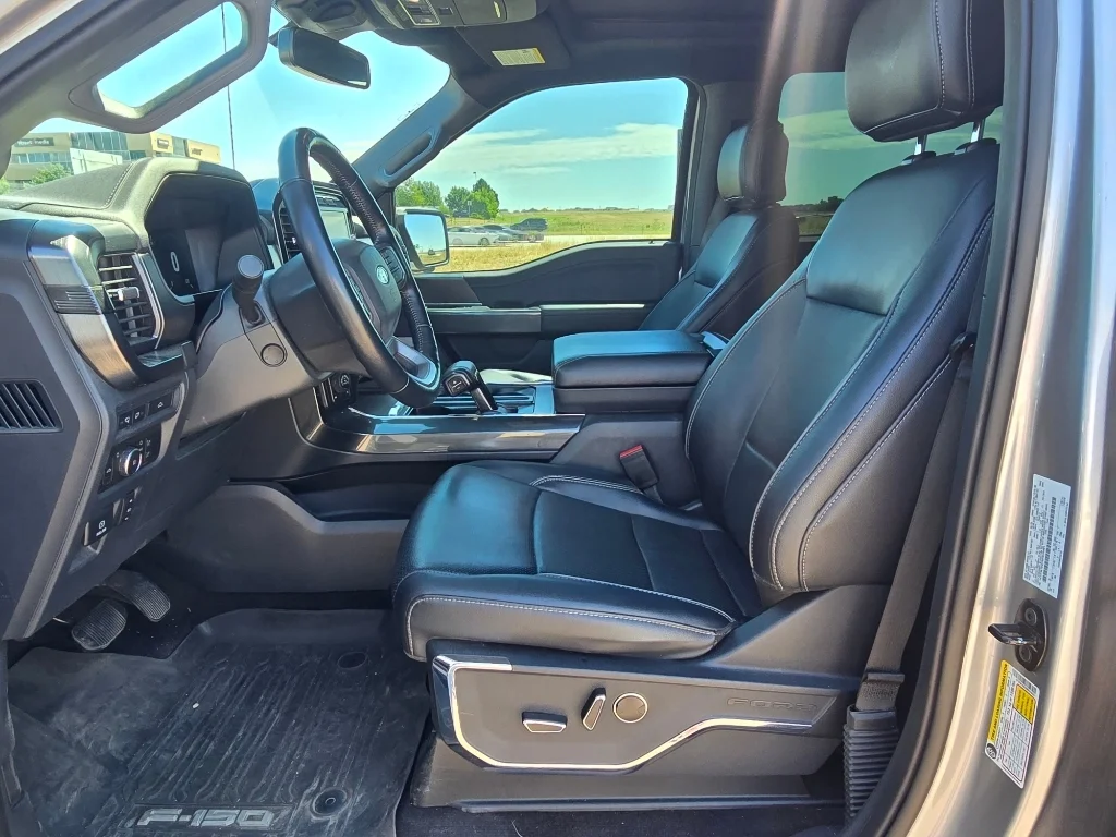 Used 2022 Iconic Silver Metallic Ford LARIAT image 11