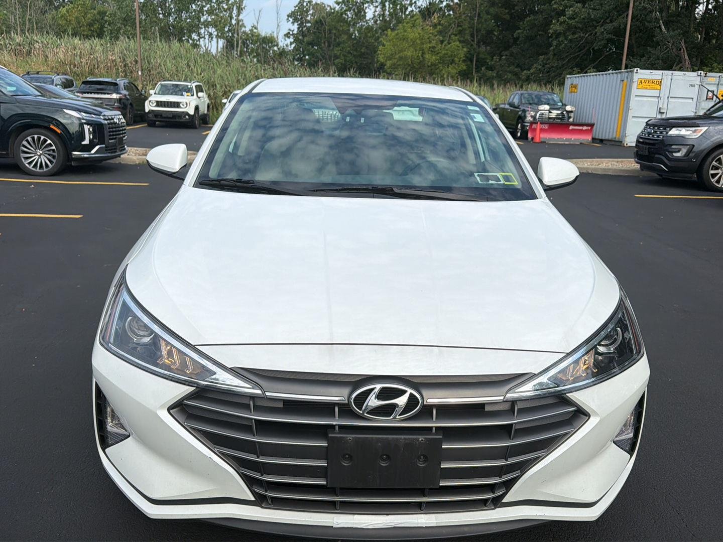 Used 2020 Quartz White Pearl Hyundai SE image 2
