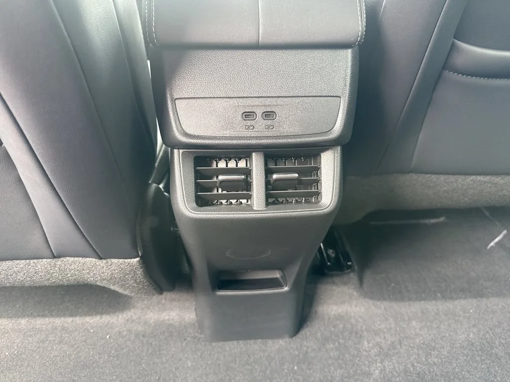 New 2027 Summit White GMC Elevation image 21