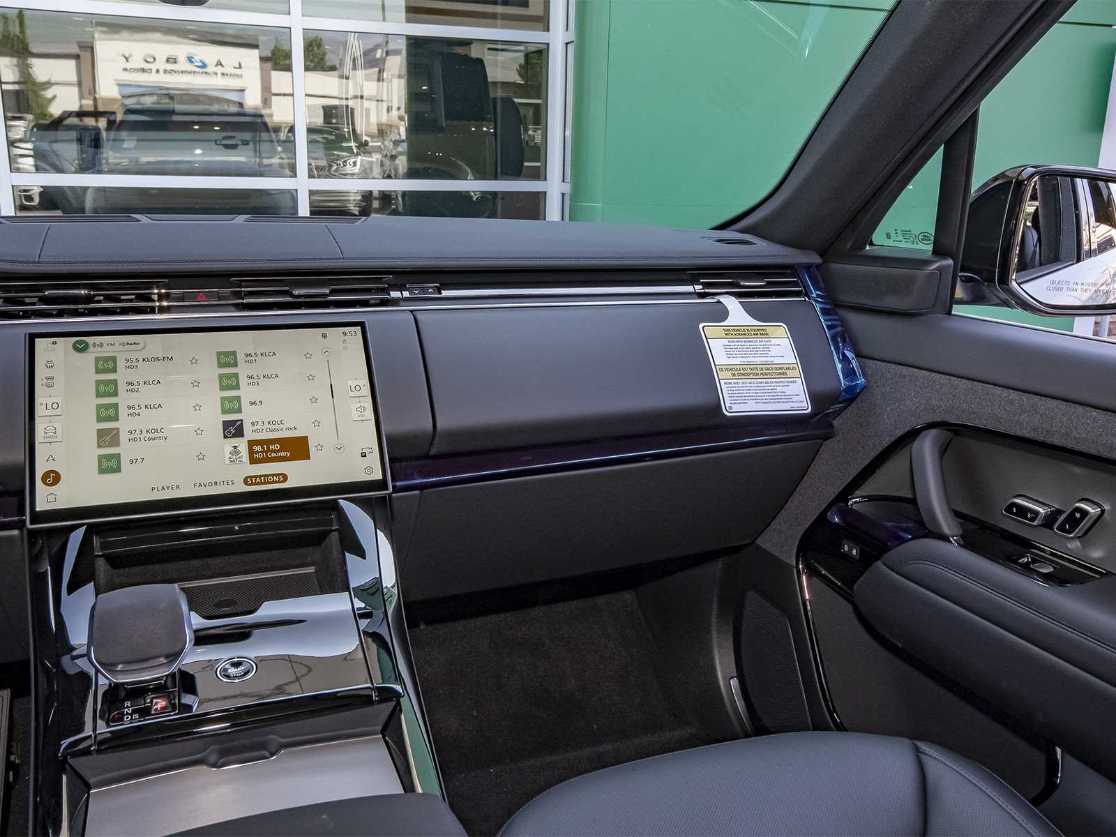 New 2026 Borasco Grey Land Rover SE image 39