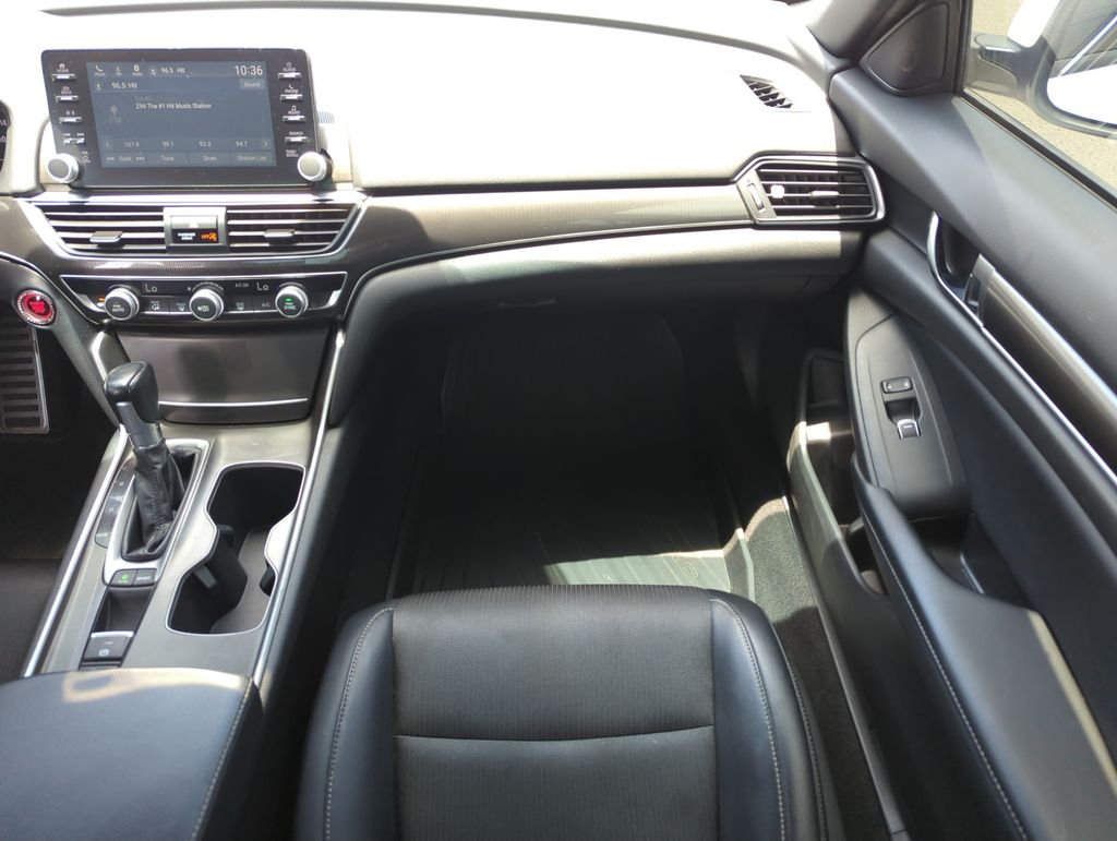 Used 2018  Honda Sport image 16