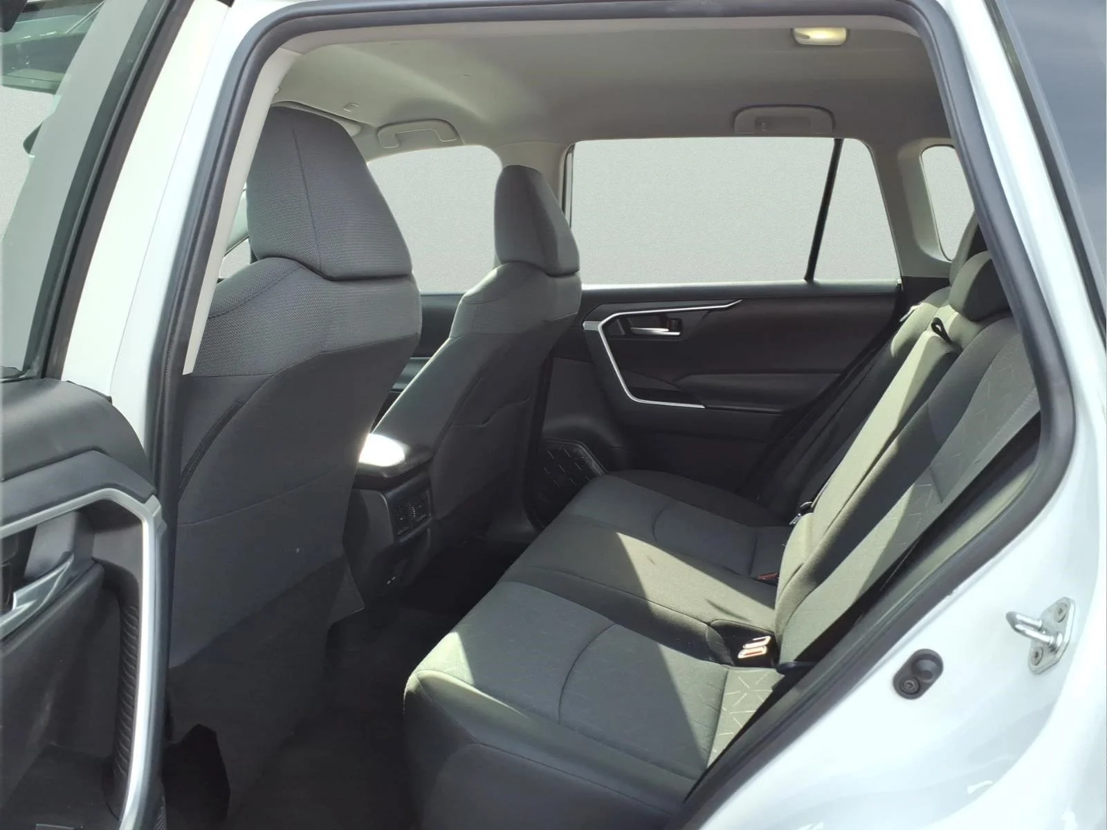 2024 Toyota RAV4 XLE - Photo 11