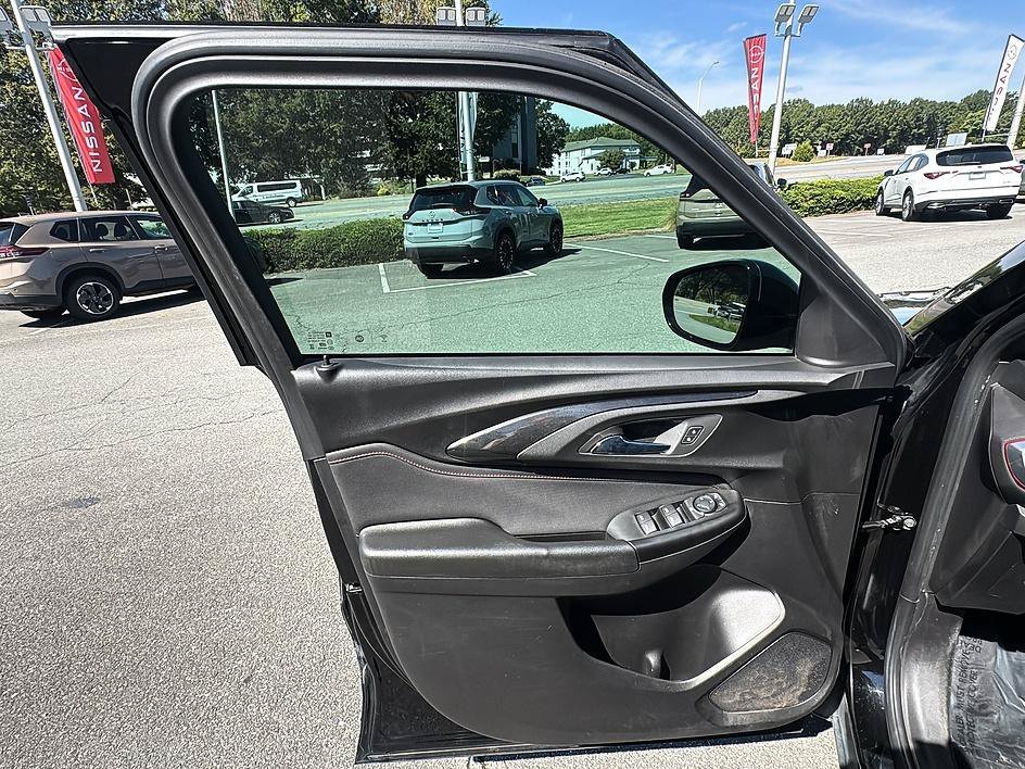 Used 2022 Mosaic Black Metallic Chevrolet RS image 17