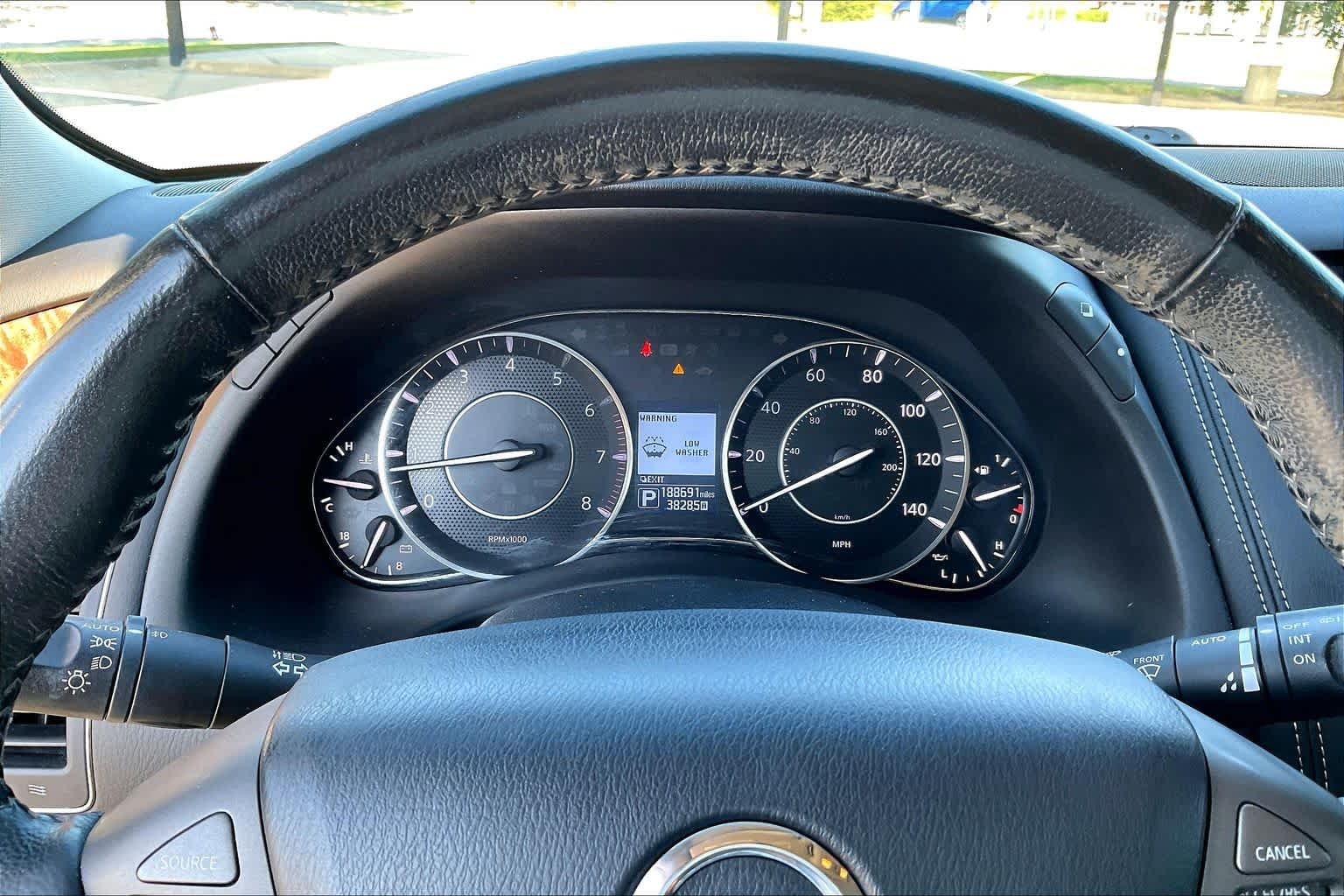 Used 2017 Pearl White Nissan Platinum image 24