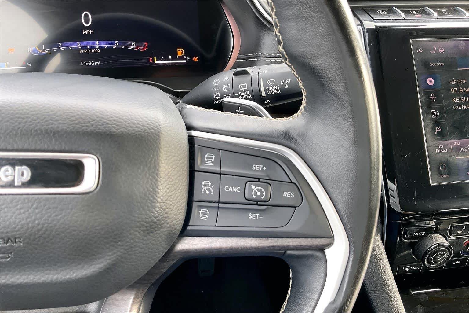 Used 2022 Diamond Black Crystal Pearlcoat Jeep Limited image 24