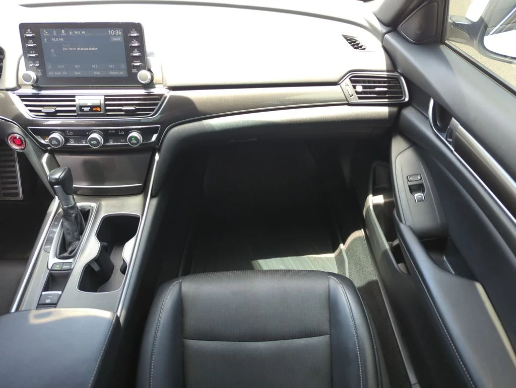 Used 2018  Honda Sport image 16