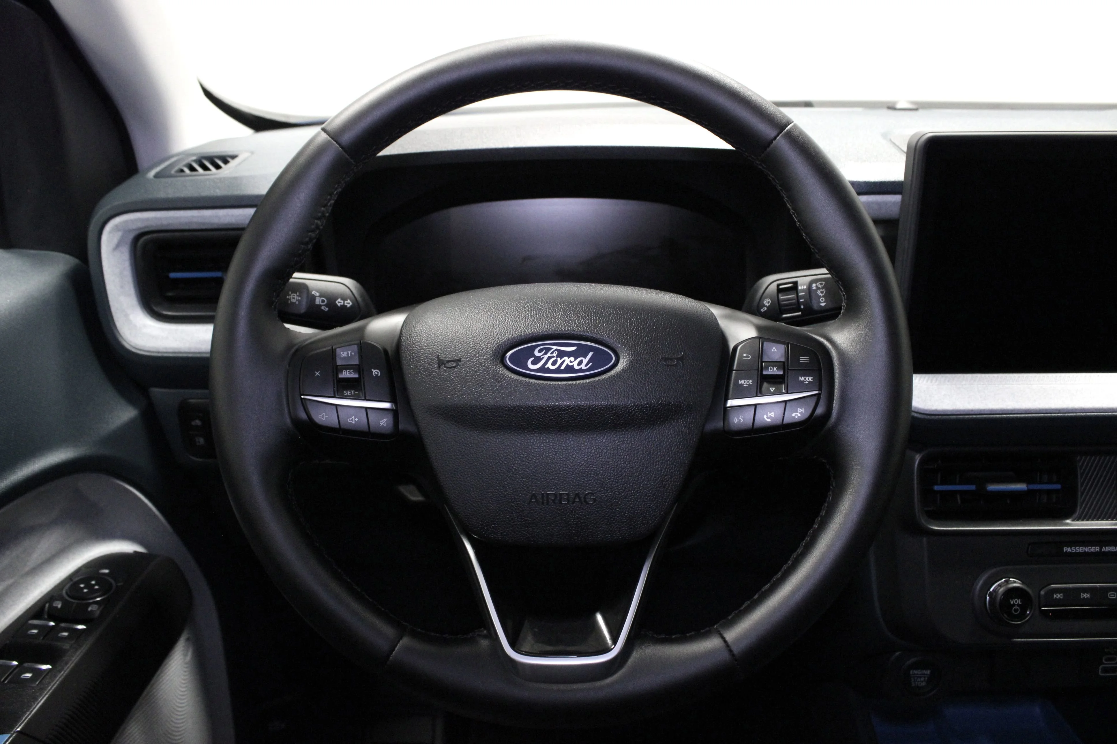 Used 2025 Blue Ford XLT image 22