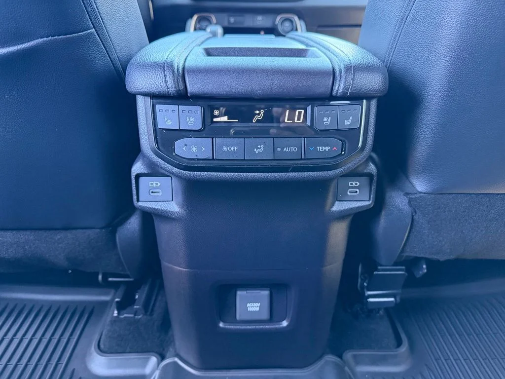 Used 2025  Toyota MAX Platinum image 17