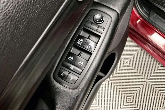 Used 2020 Velvet Red Pearlcoat Jeep Altitude image 32