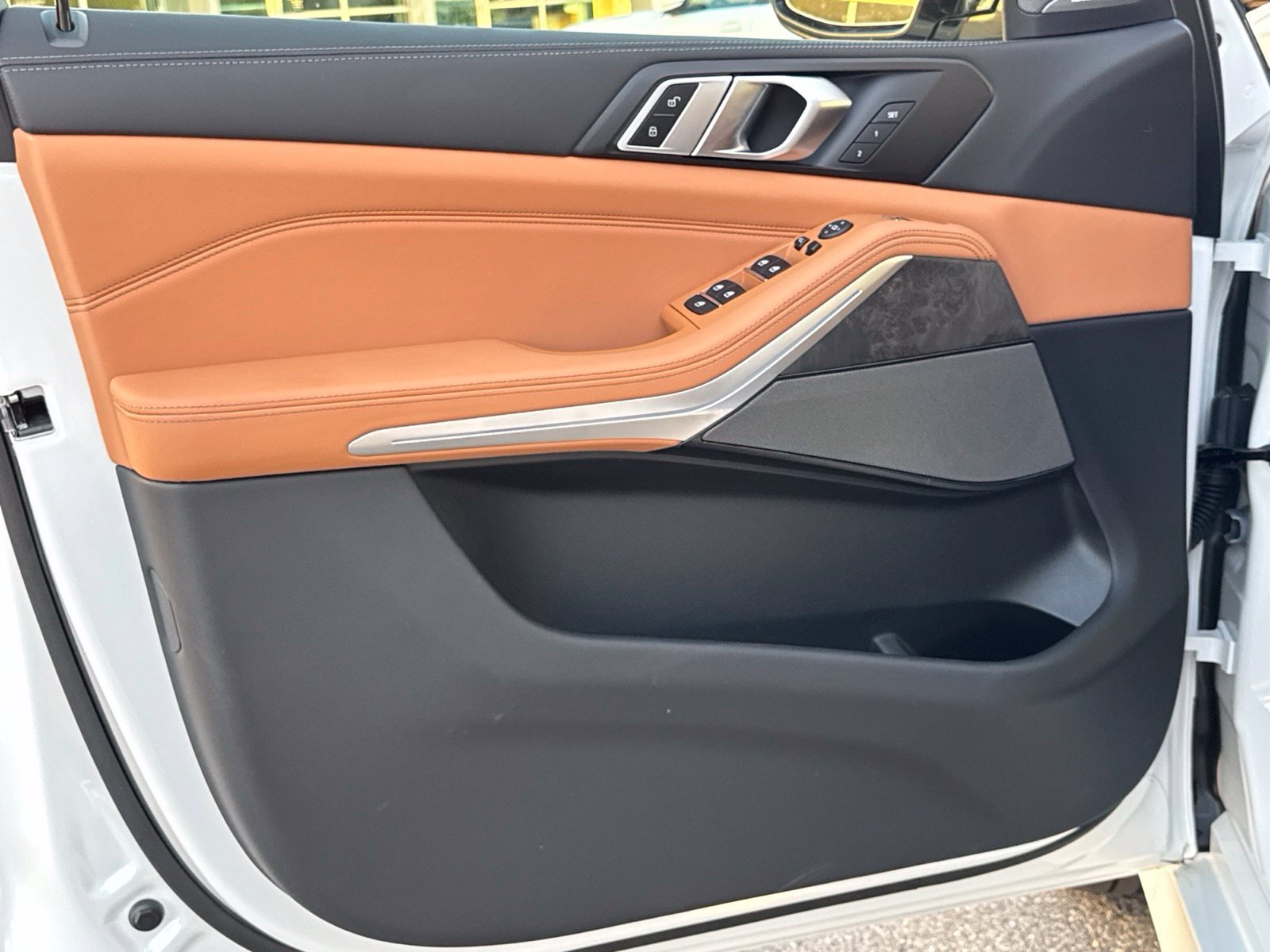 New 2026 Mineral White Metallic BMW sDrive40i image 16