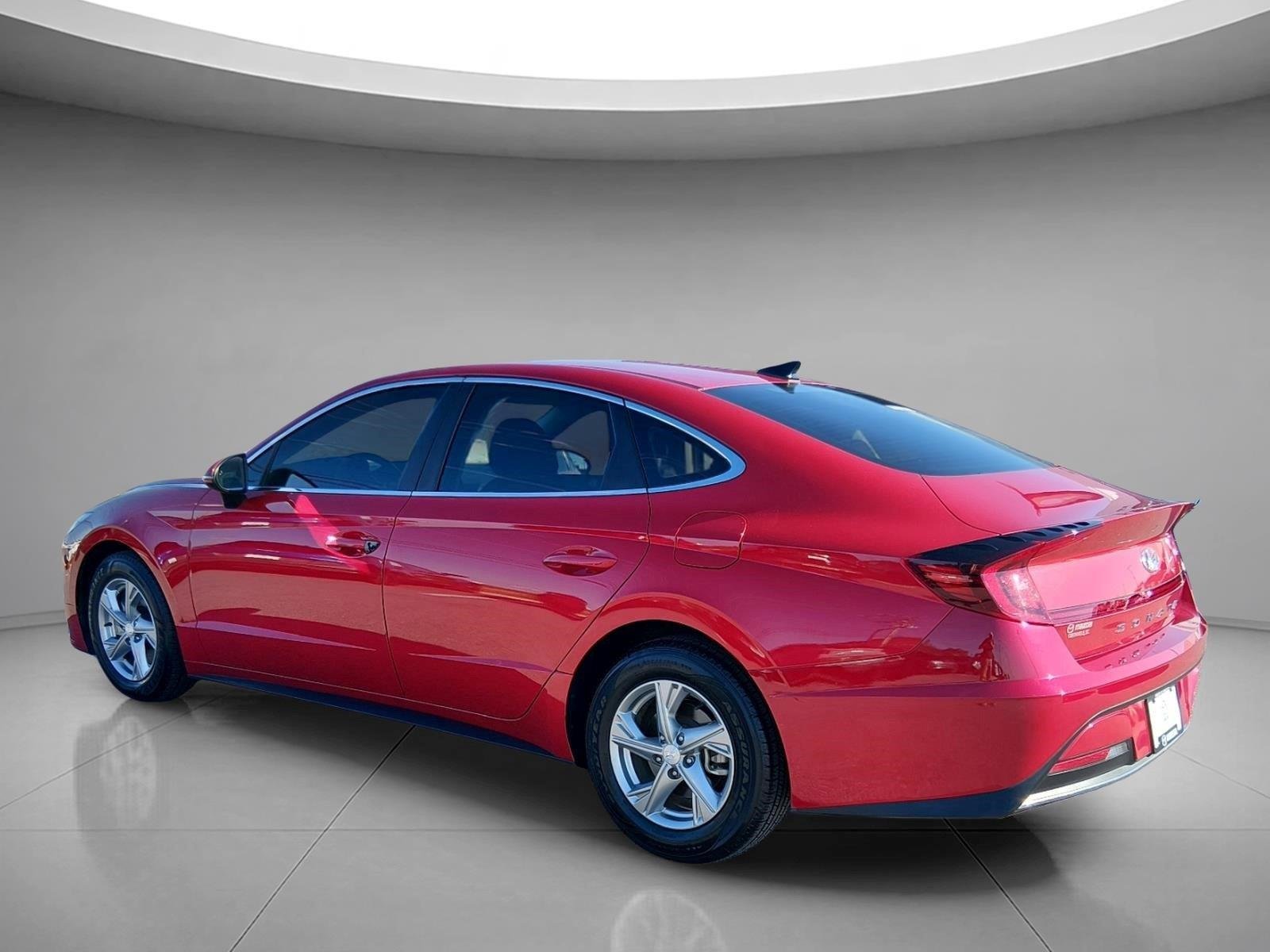 Used 2022 Calypso Red Hyundai SE image 3
