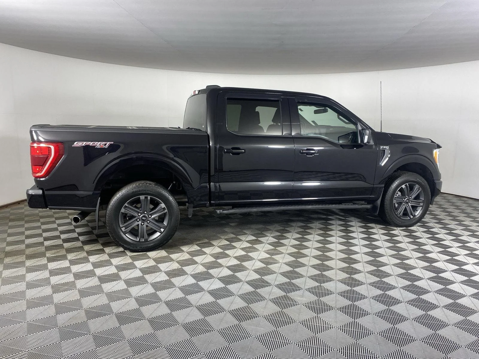 Used 2023 Agate Black Ford XLT image 18