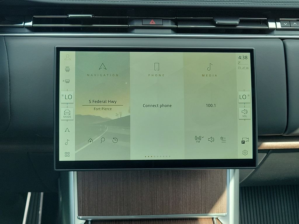 New 2026 Carpathian Grey Land Rover SE image 21