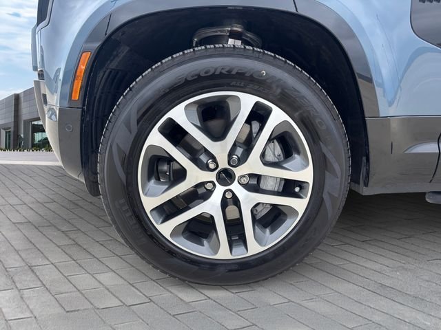 Certified Used 2026 Blue Land Rover X-Dynamic SE image 9