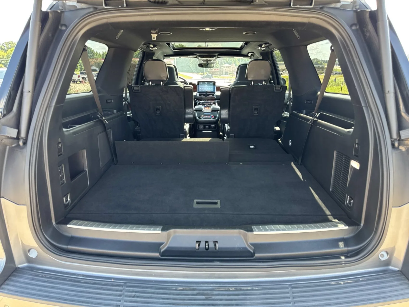 Used 2021 White Lincoln Reserve image 26