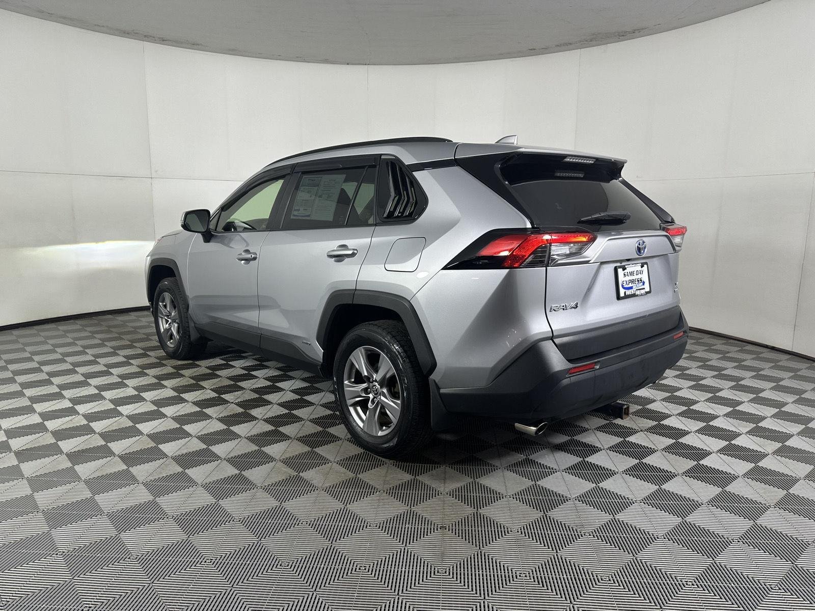 Used 2022 Silver Sky Metallic Toyota XLE image 16