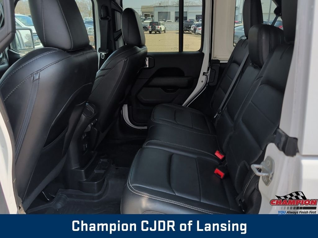 Used 2018 White Jeep Unlimited Sahara image 14