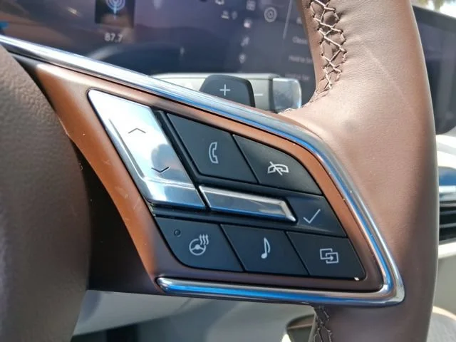 New 2026 Iridescent White Tricoat Buick Avenir image 10