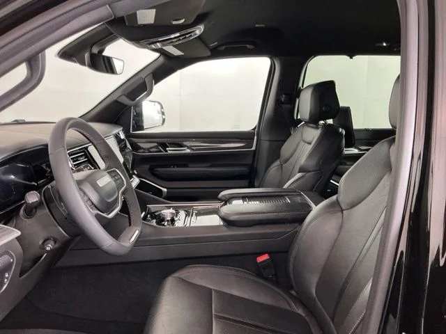 Used 2022 Diamond Black Crystal Pearlcoat Jeep Series III image 14