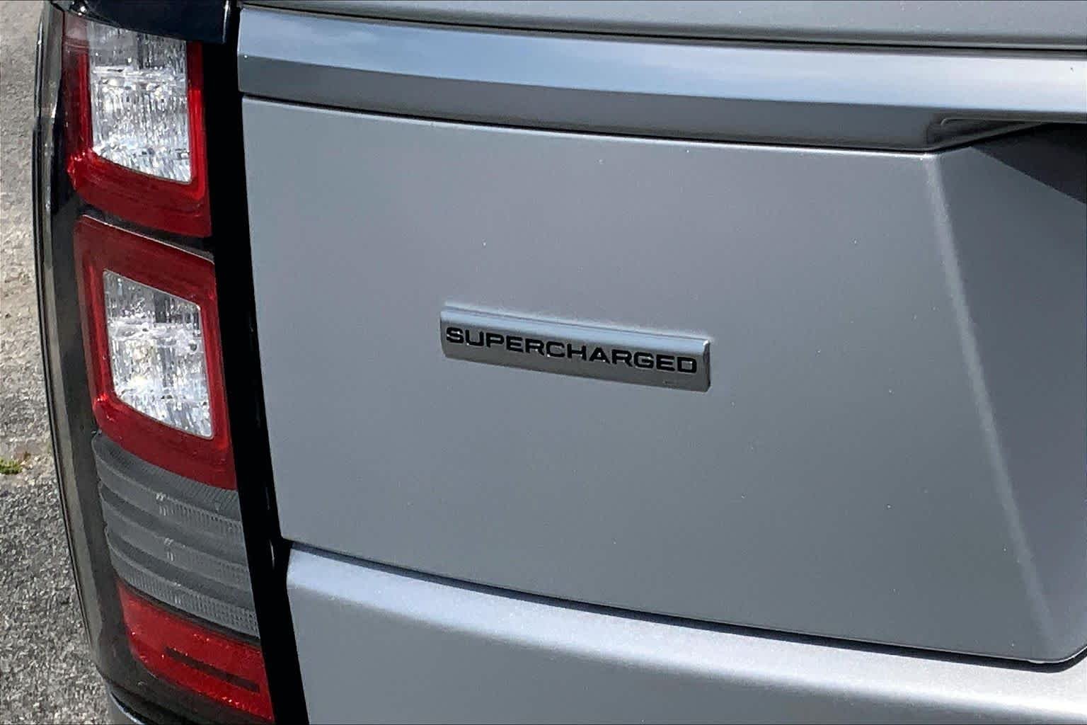 Used 2017 Silicon Silver Metallic Land Rover  image 10