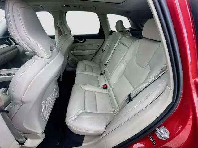 Used 2021  Volvo T6 Inscription image 24