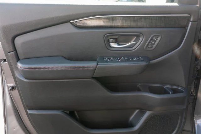 Used 2025  Honda Black Edition image 19